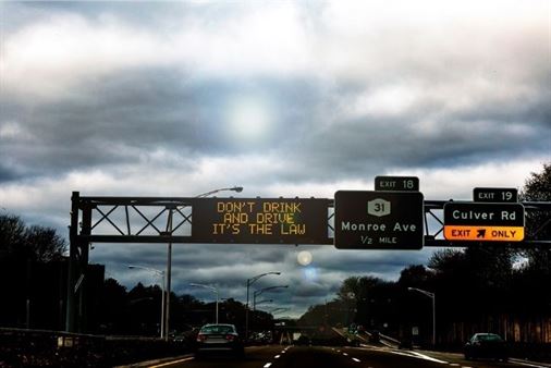 A sign on a highway

AI-generated content may be incorrect.